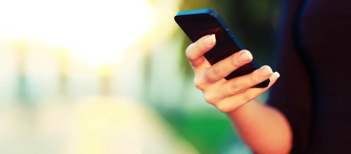 Closeup-of-female-hand-using-a-smart-phone